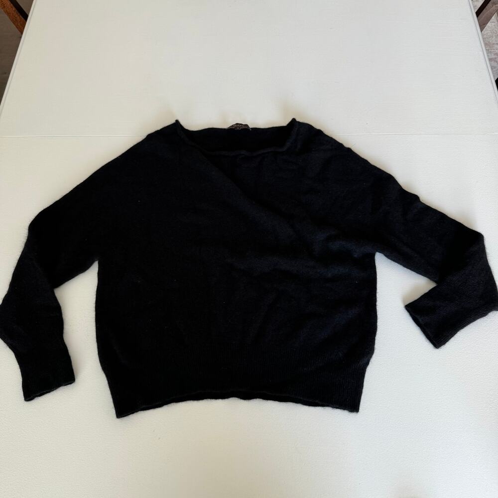 Quince 100% Mongolian Cashmere Women's Black Crewneck Sweater Medium Classic